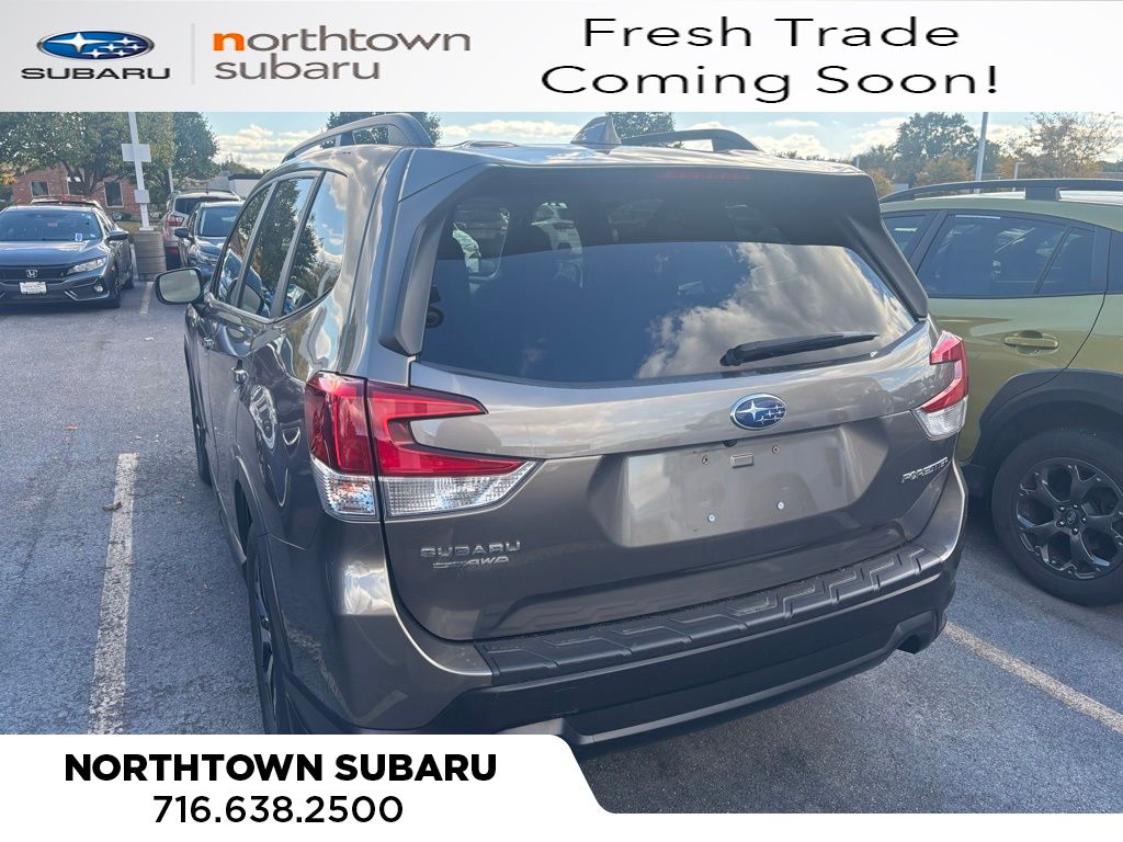 2020 Subaru Forester Premium photo 2