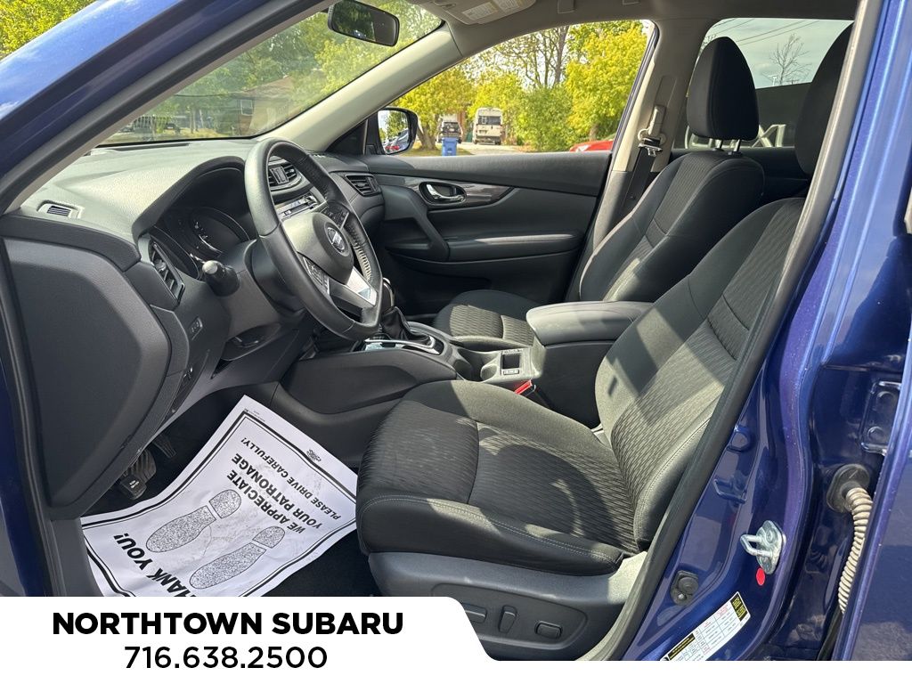 2018 Nissan Rogue SV photo 2