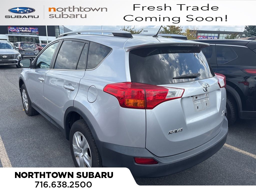 2015 Toyota RAV4 LE photo 3