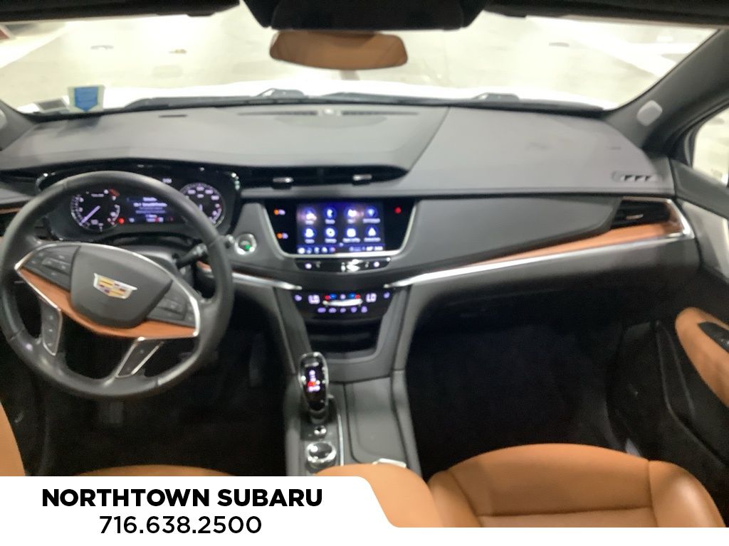 2022 Cadillac XT5 Premium Luxury photo 2