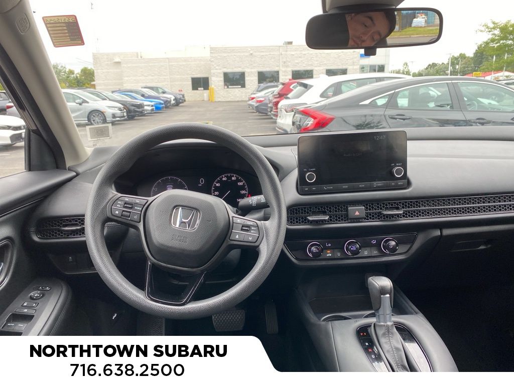 2023 Honda HR-V LX photo 3
