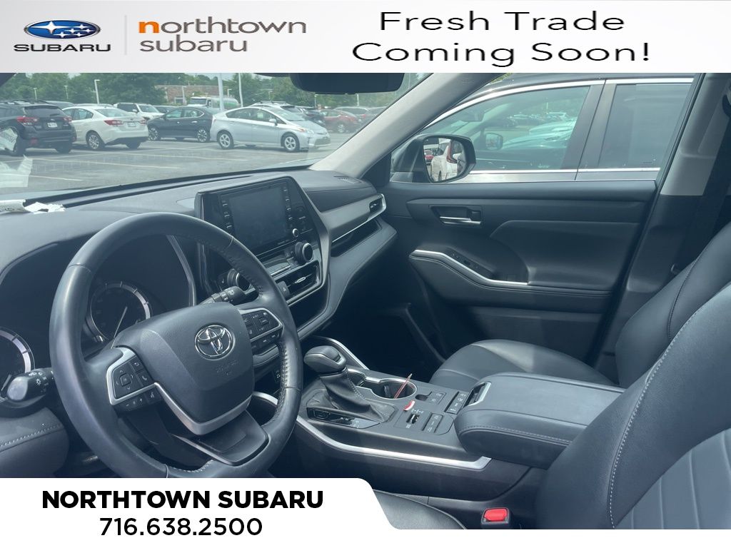 2022 Toyota Highlander XLE photo 2