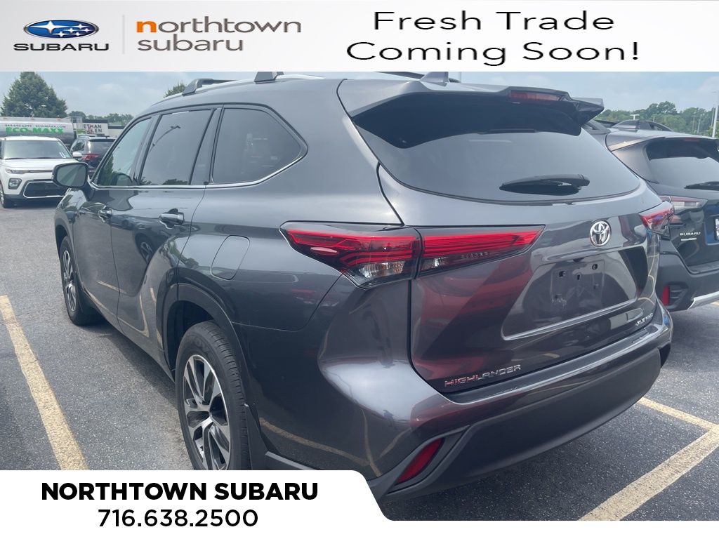2022 Toyota Highlander XLE photo 3