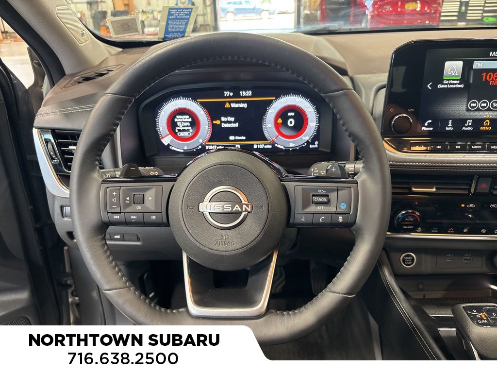 2023 Nissan Rogue Platinum photo 2