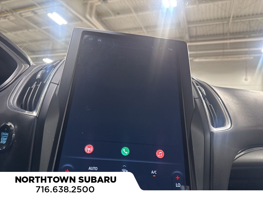 2023 Ford Edge Titanium photo 3