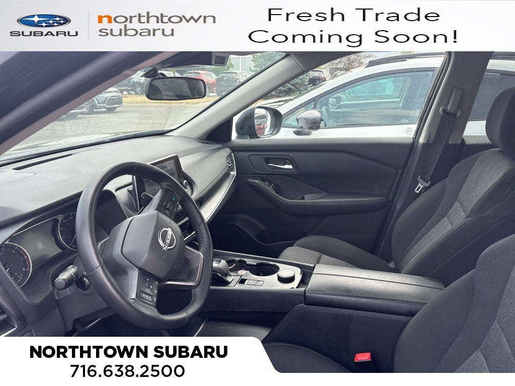 2025 Nissan Rogue SV photo 2