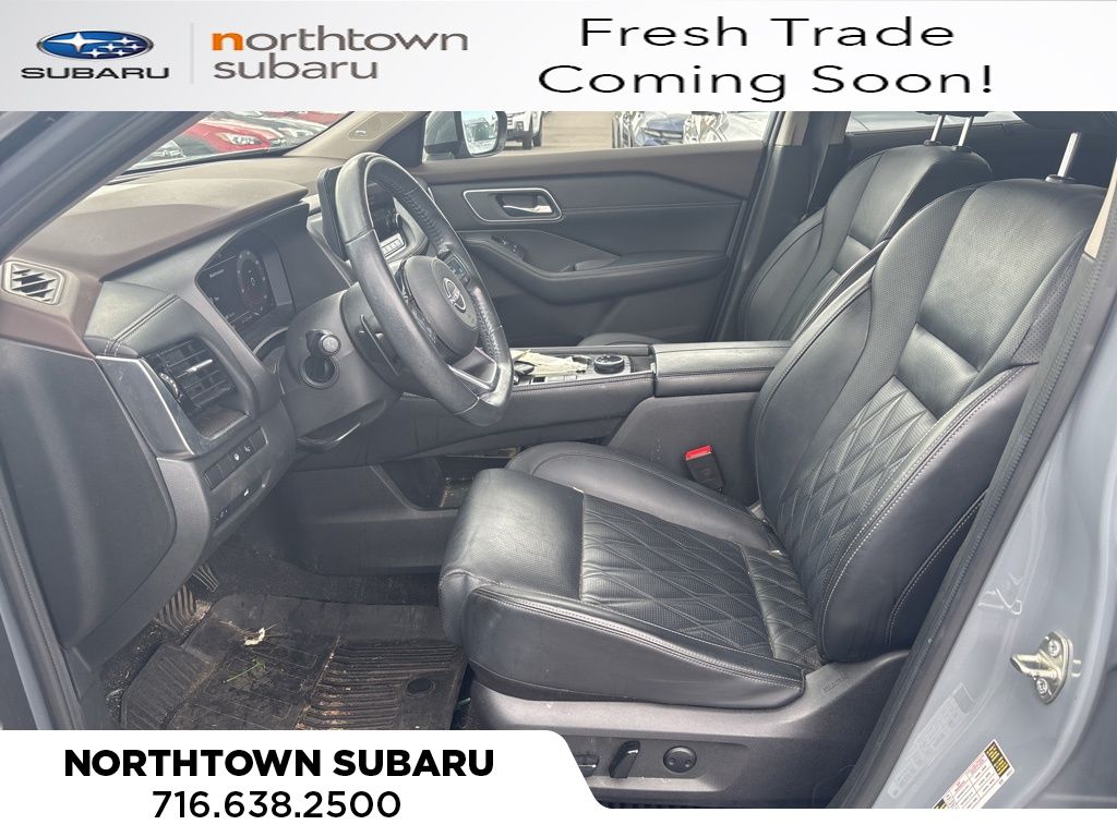 2023 Nissan Rogue Platinum photo 2