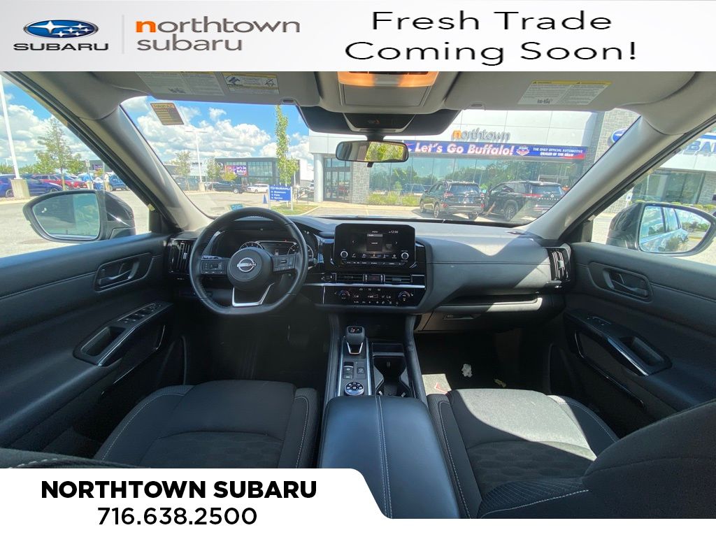 2025 Nissan Pathfinder SV photo 2
