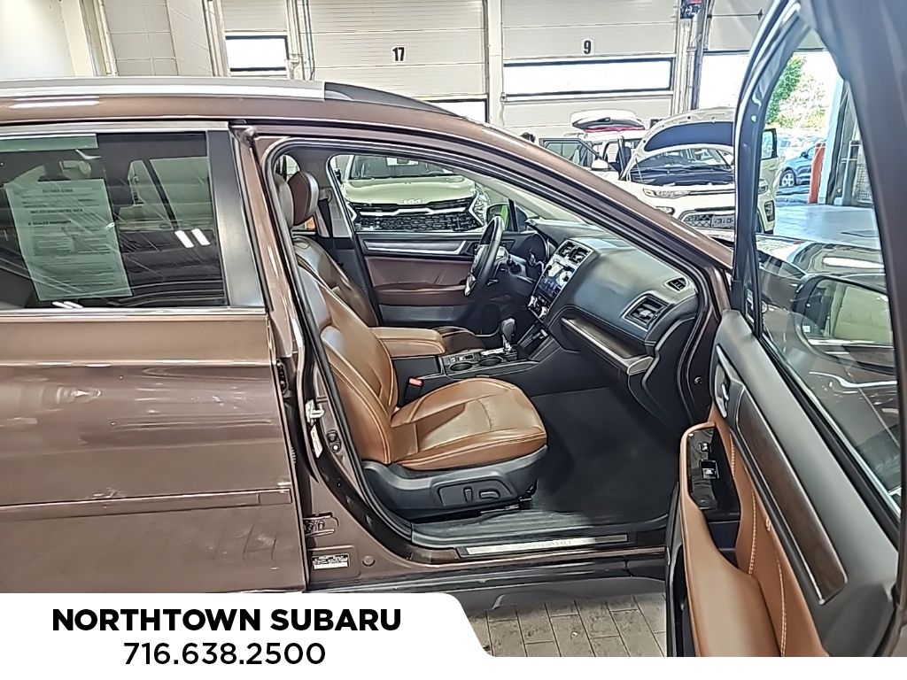 2019 Subaru Outback 3.6R Touring photo 2