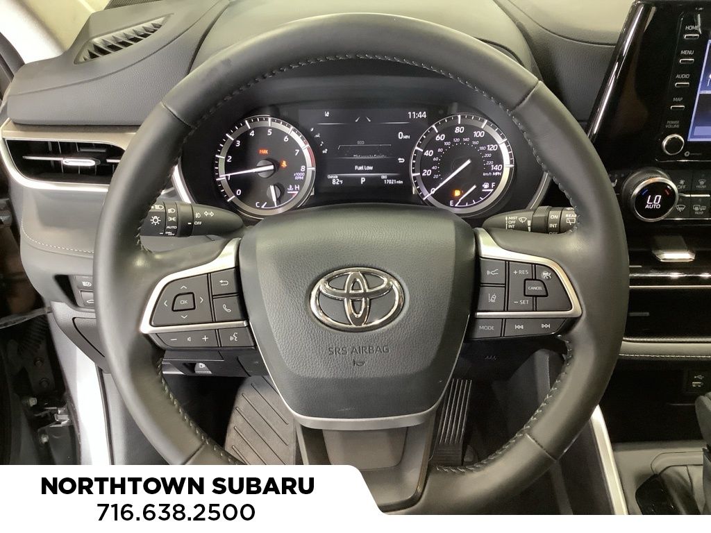 2022 Toyota Highlander XLE photo 3