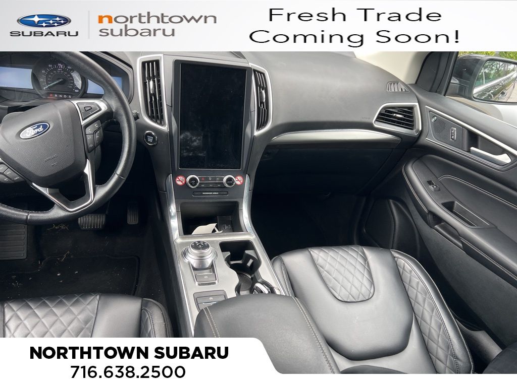 2023 Ford Edge Titanium photo 2