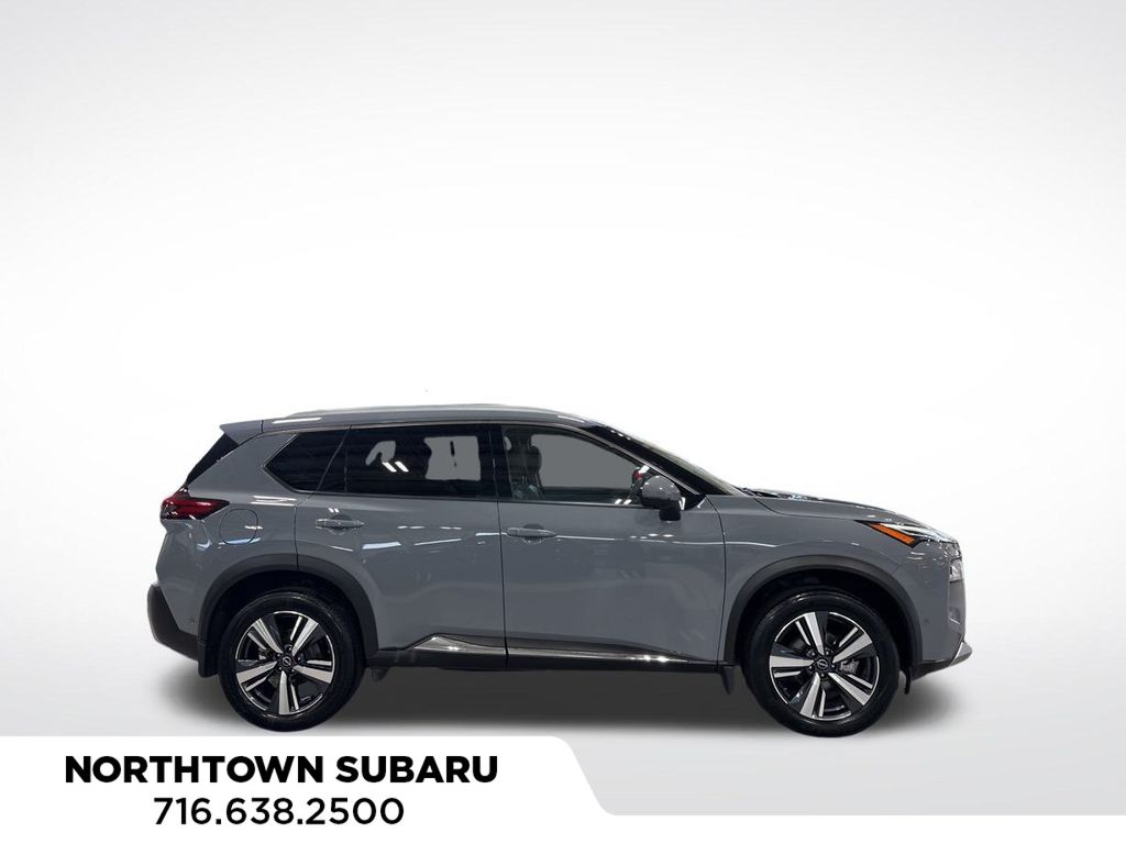 2023 Nissan Rogue Platinum photo 3