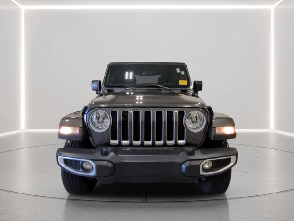 Used 2022 Jeep Gladiator Overland Truck