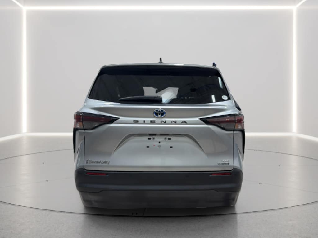 Used 2023 Toyota Sienna XLE Minivan/Van