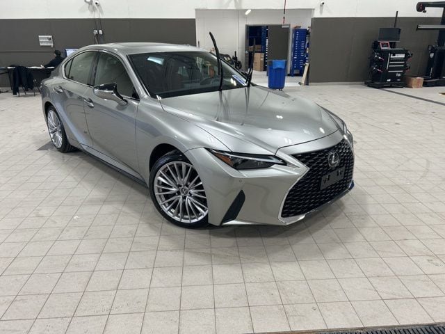 2023 Lexus IS 300's photo
