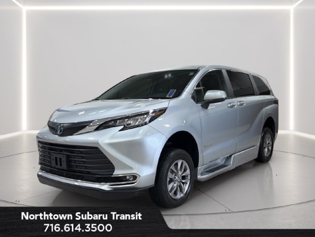 2023 Toyota Sienna XLE Minivan/Van