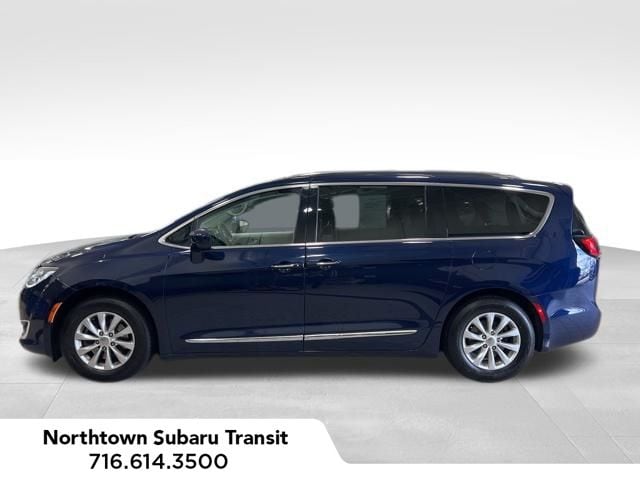 2018 Chrysler Pacifica Touring L's photo