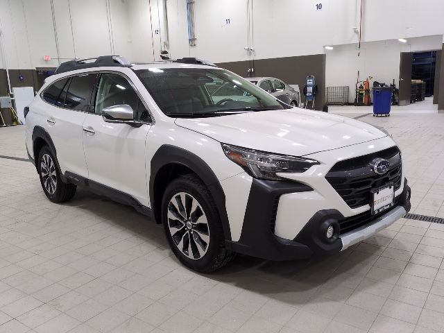 2023 Subaru Outback Touring's photo