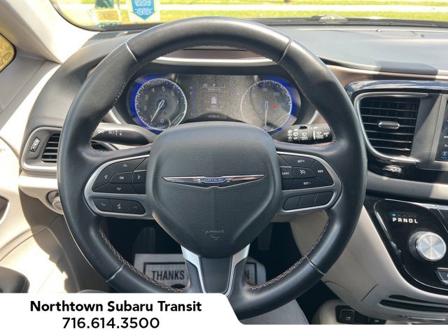 2018 Chrysler Pacifica Touring L's photo
