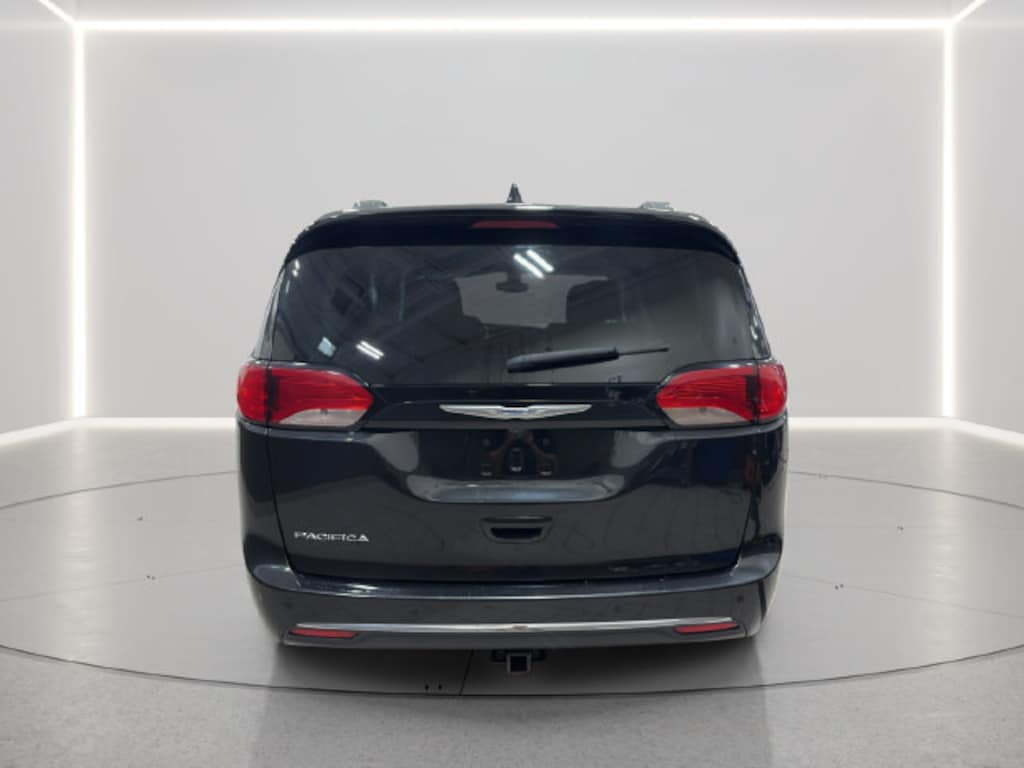 Used 2018 Chrysler Pacifica Touring L Minivan/Van