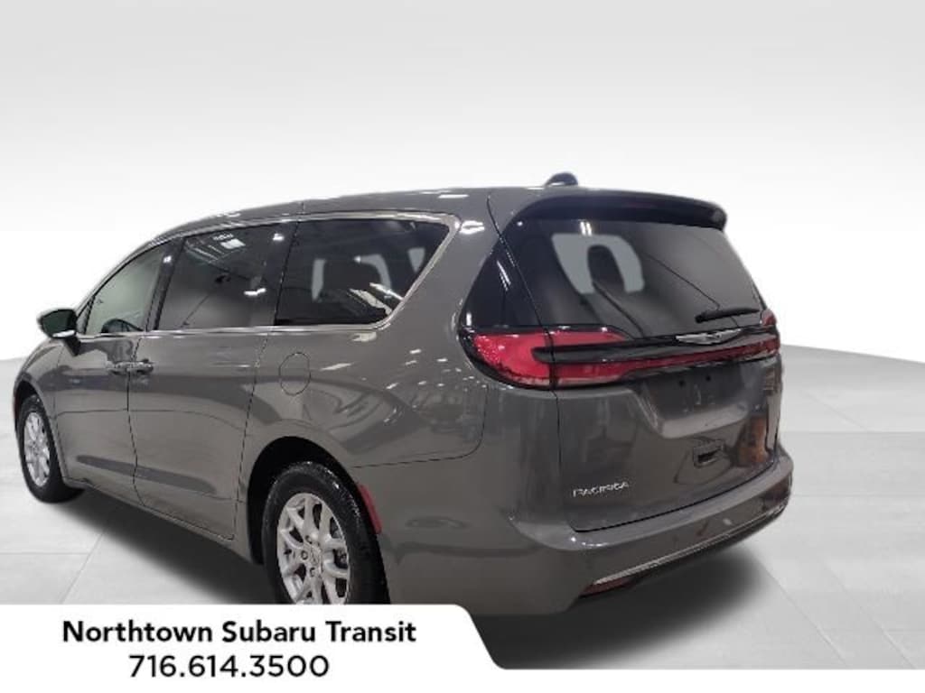Used 2023 Chrysler Pacifica Touring L Minivan/Van