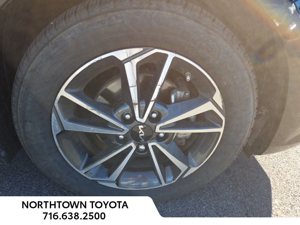 2023 Kia Forte LXS photo 2