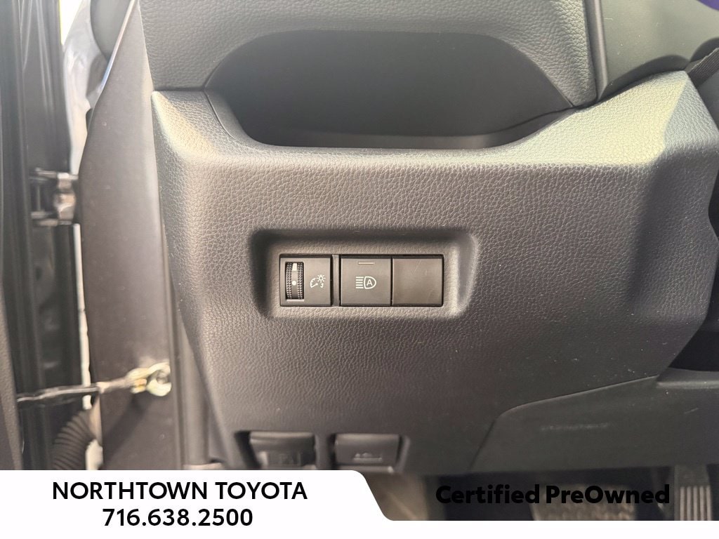 2024 Toyota RAV4 XLE - Photo 23