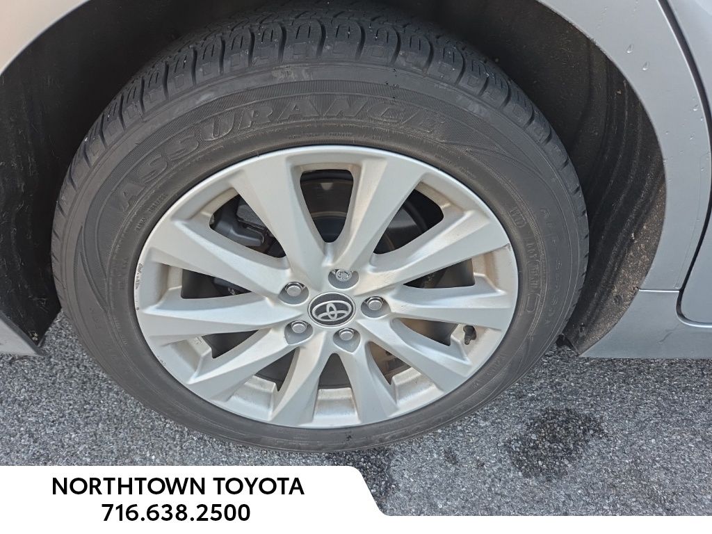 2020 Toyota Camry LE photo 3