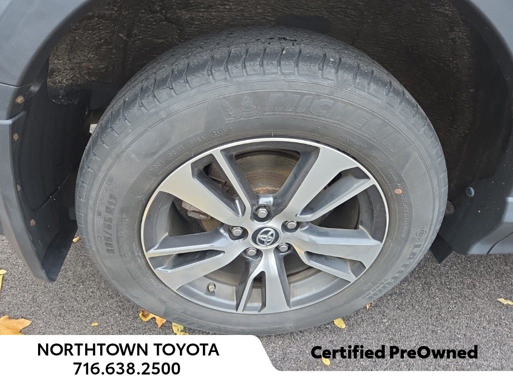 2018 Toyota RAV4 Adventure XLE photo 3