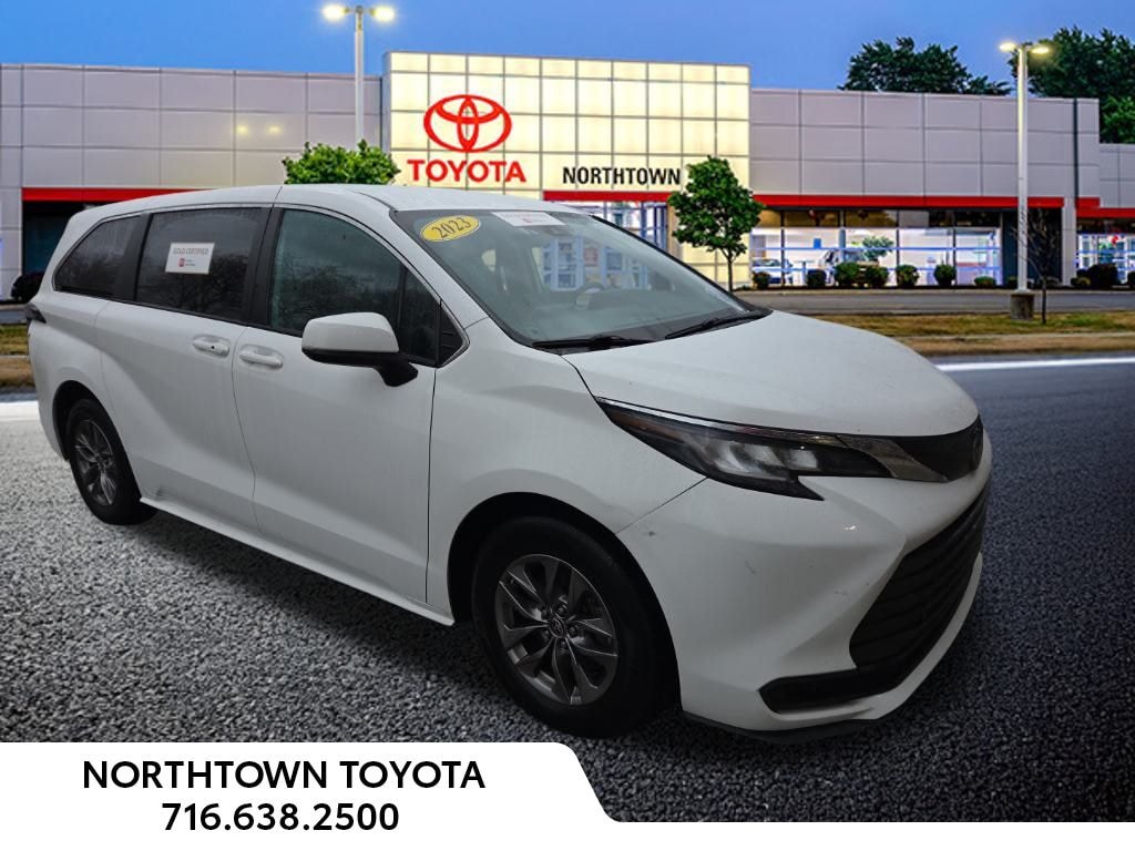 Used 2023 Toyota Sienna LE 8 Passenger Minivan/Van