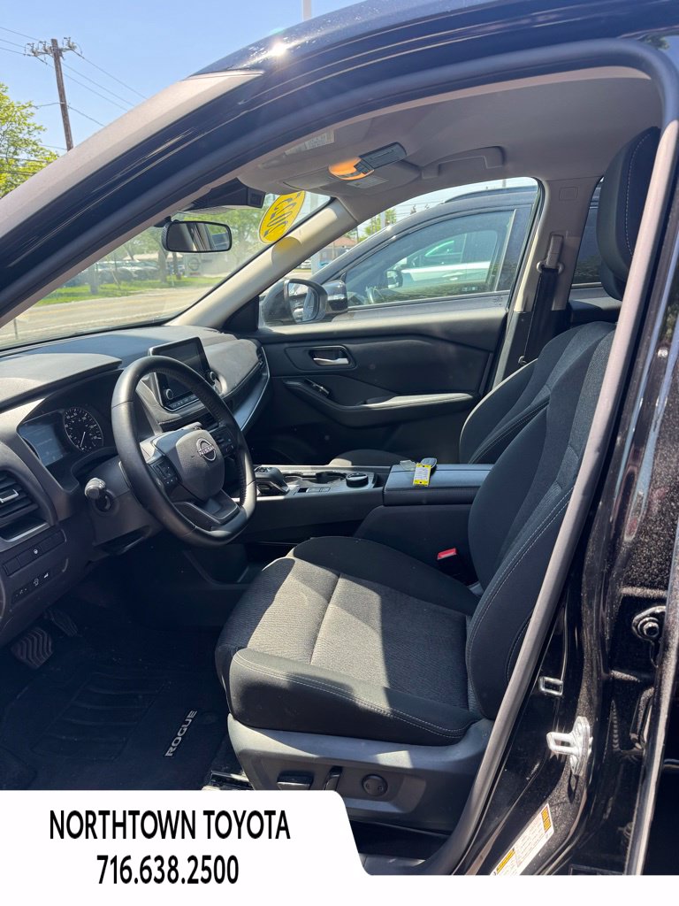 2025 Nissan Rogue SV - Photo 12