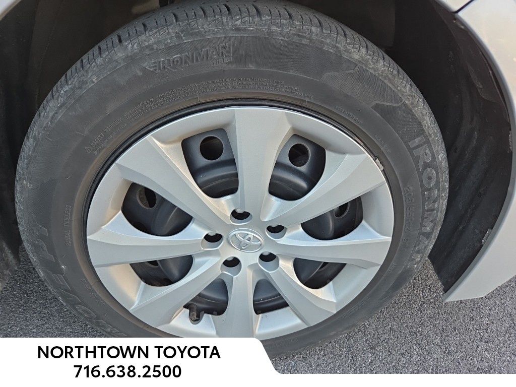 2023 Toyota Corolla LE photo 2