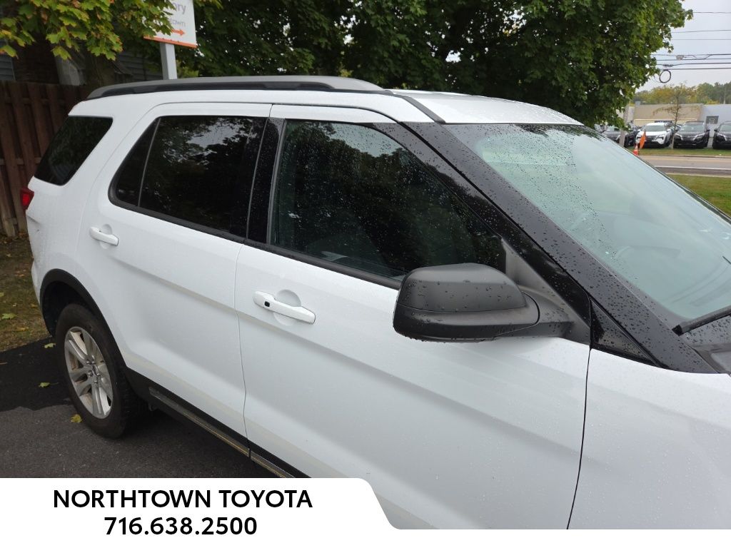 2019 Ford Explorer XLT photo 3