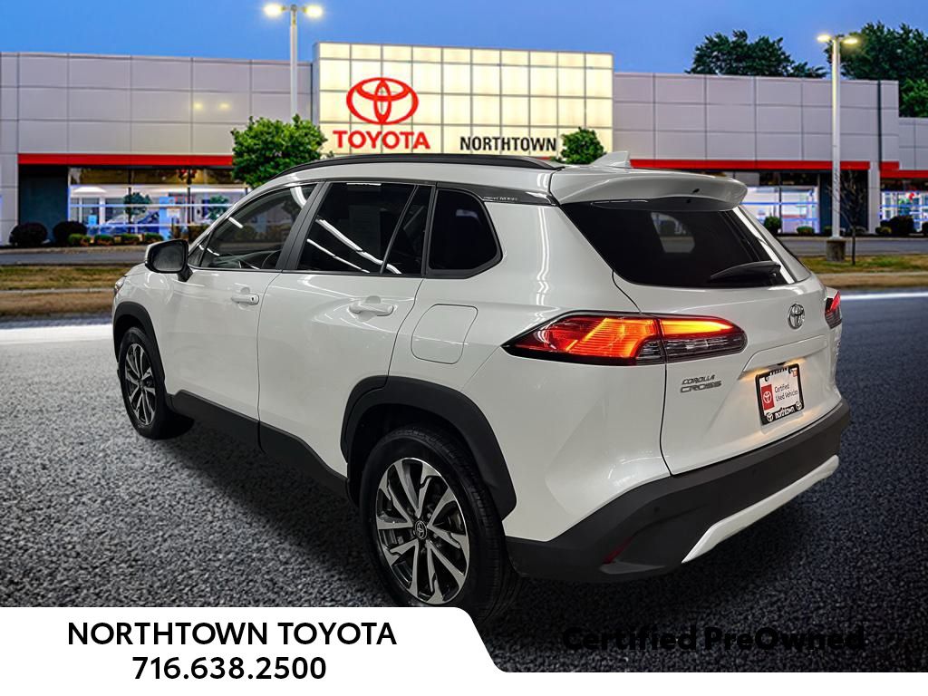 2022 Toyota Corolla Cross XLE photo 3