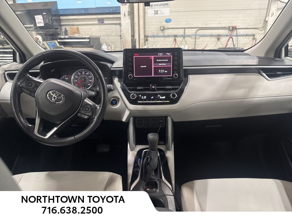 2022 Toyota Corolla Cross LE photo 3