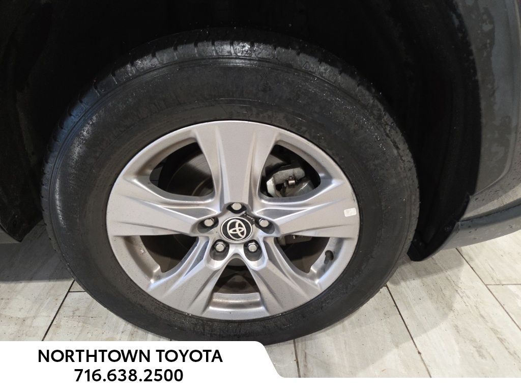 2024 Toyota RAV4 XLE photo 2