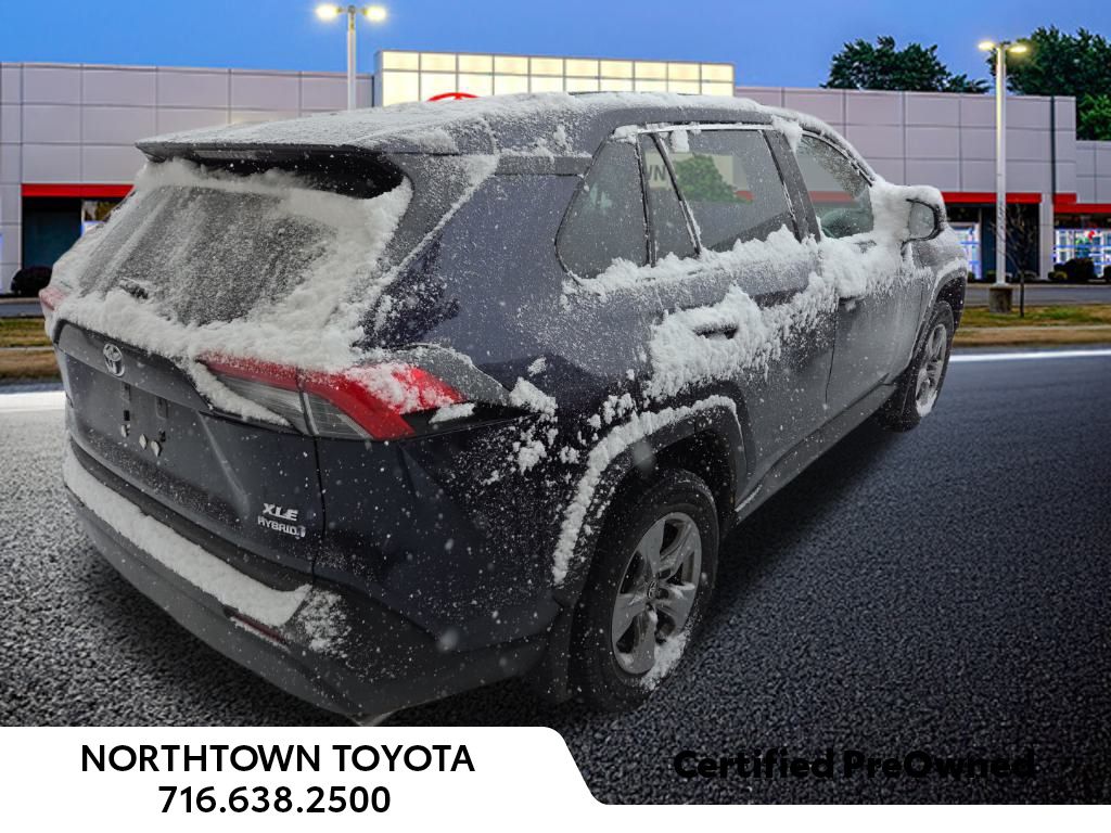 2024 Toyota RAV4 Hybrid XLE photo 3