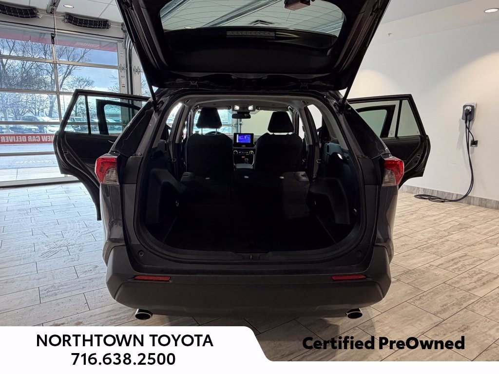 2024 Toyota RAV4 XLE - Photo 20