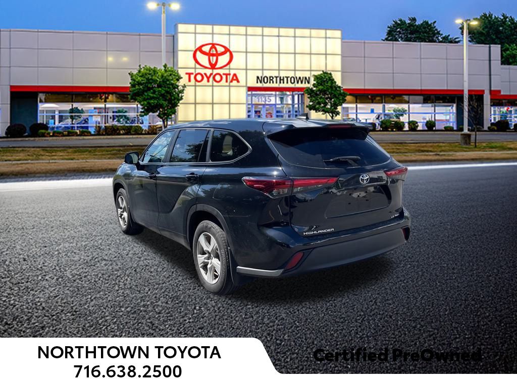 2023 Toyota Highlander LE photo 2