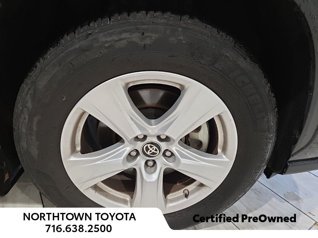 2024 Toyota Highlander LE photo 2