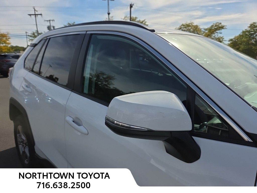 2024 Toyota RAV4 XLE photo 2