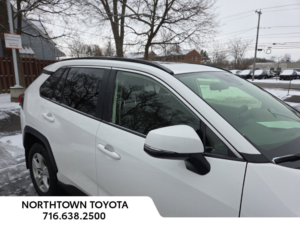 2019 Toyota RAV4 XLE photo 2