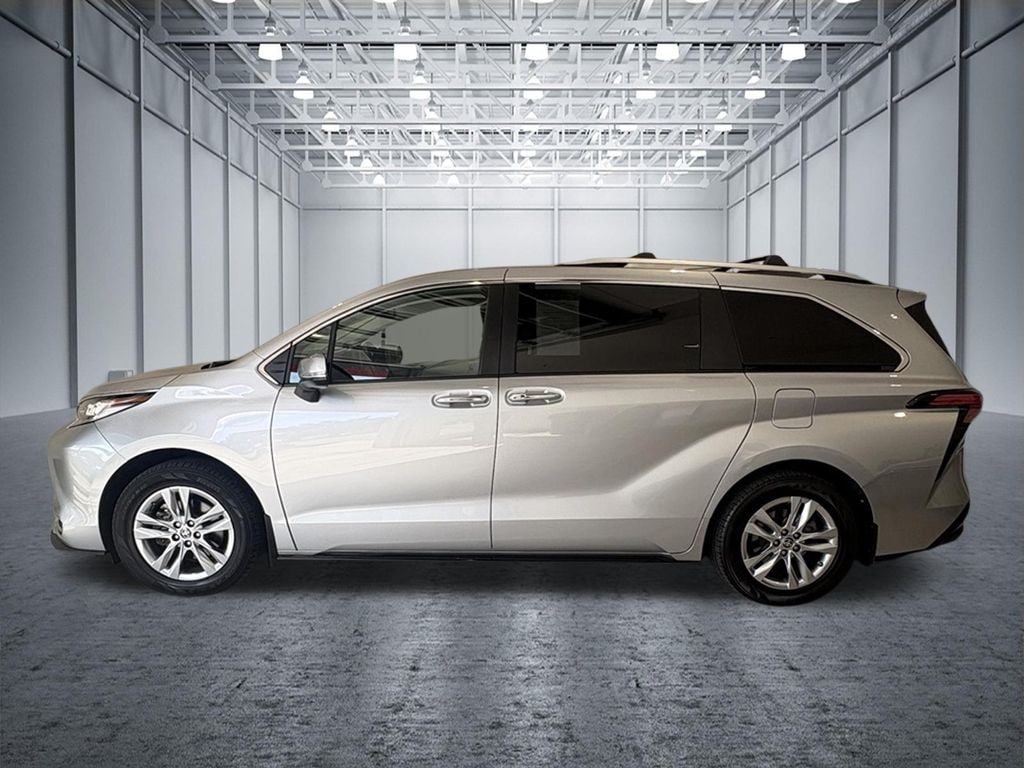 Used 2022 Toyota Sienna Limited 7 Passenger Minivan/Van