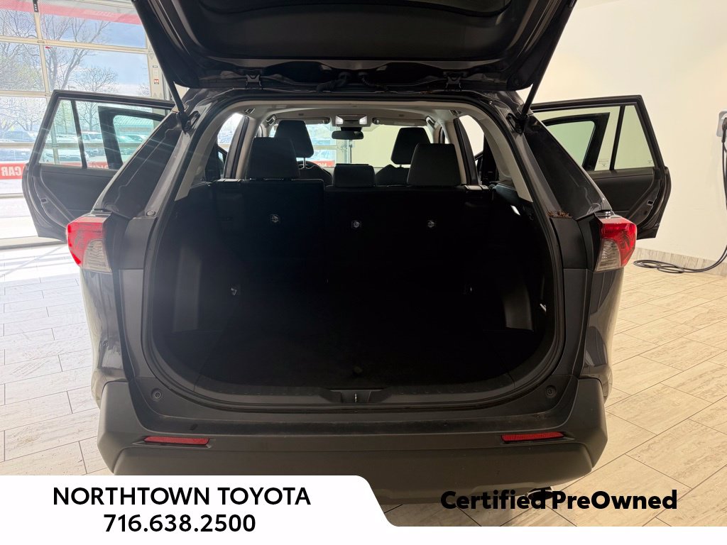 2024 Toyota RAV4 XLE - Photo 19