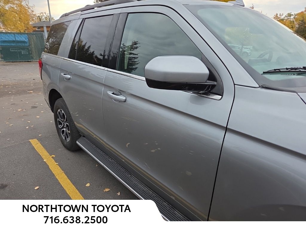 2023 Ford Expedition XLT photo 2