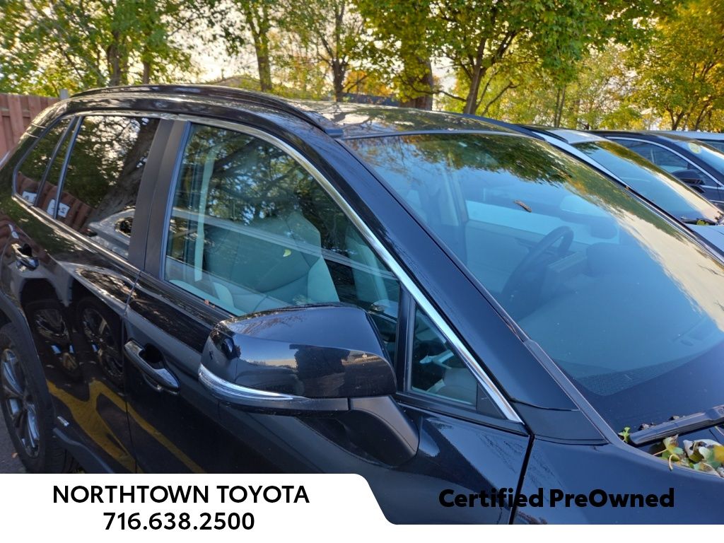 2022 Toyota RAV4 Hybrid XLE Premium photo 2