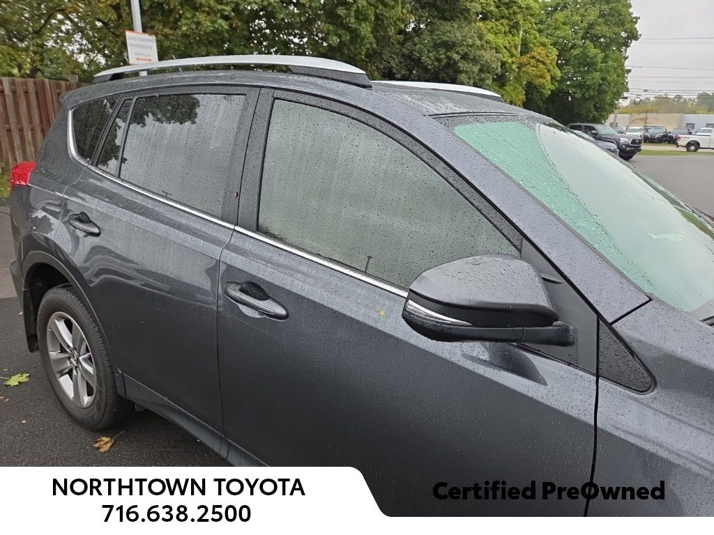 2015 Toyota RAV4 XLE photo 3