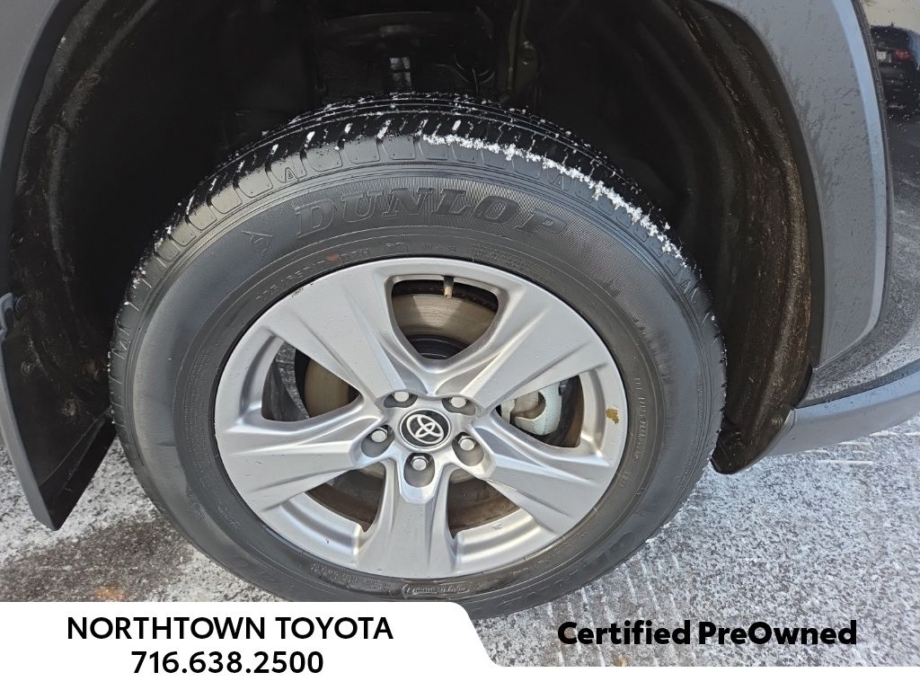 2022 Toyota RAV4 Hybrid XLE photo 2