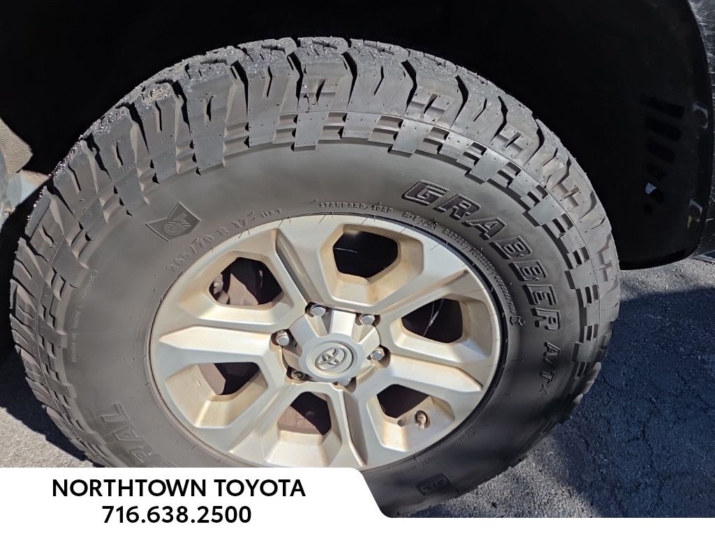 2017 Toyota 4Runner SR5 Premium photo 2