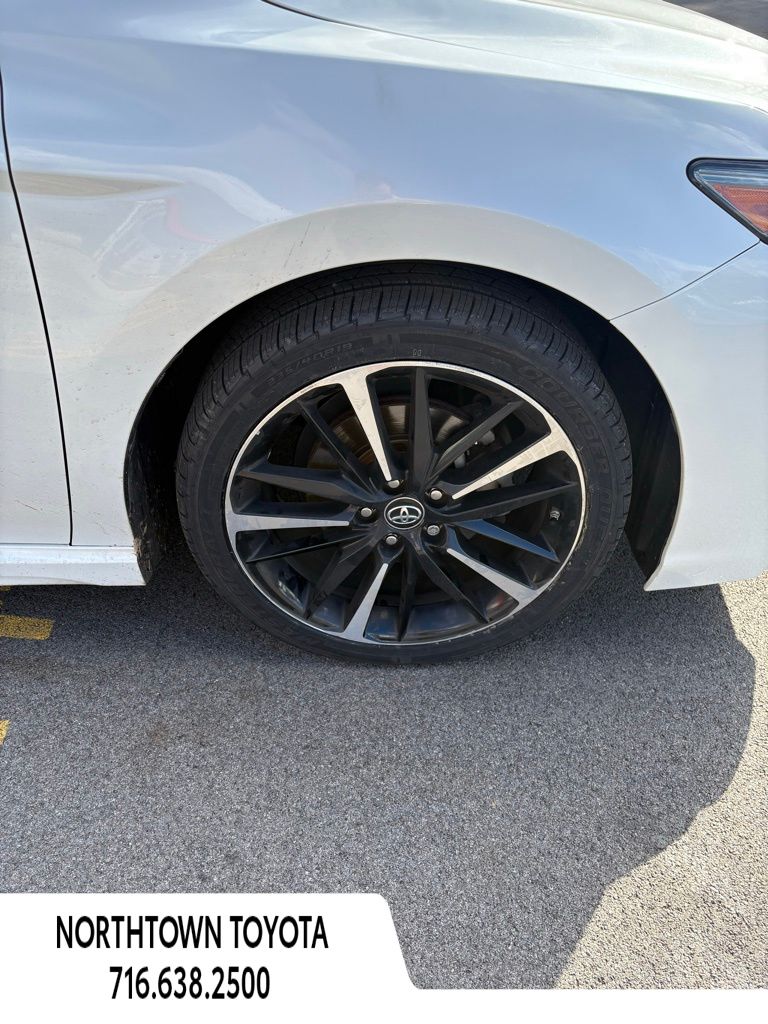 2018 Toyota Camry XSE photo 2